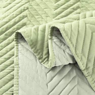 200 x 220 cm överkast tillverkat av 100% mikrofibertyg som andas