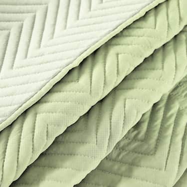 200 x 220 cm överkast tillverkat av 100% mikrofibertyg som andas