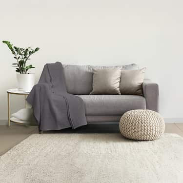 Přehoz na postel z lehkého polybavlněného materiálu waffle piqué o rozměrech 140 x 200 cm v antracitové barvě