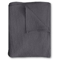 Přehoz na postel z lehkého polybavlněného materiálu waffle piqué o rozměrech 140 x 200 cm v antracitové barvě