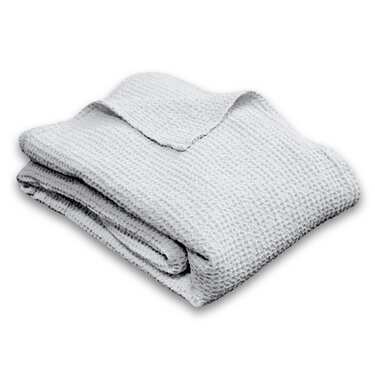140 x 200 cm överkast i våffelpiqué lättviktspolycotton i färgen ljusgrå