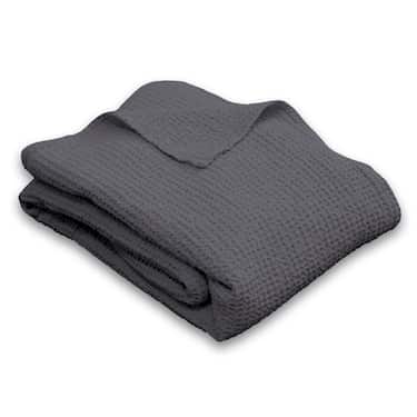 Přehoz na postel z lehkého polybavlněného materiálu waffle piqué o rozměrech 140 x 200 cm v antracitové barvě
