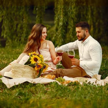 Rejsesæt bestående af: 2 x visco-knæ- og nakkerulle 40 x 15 cm + 2 x Sleezzz® Smart hygge-tæppe 150 x 200 cm