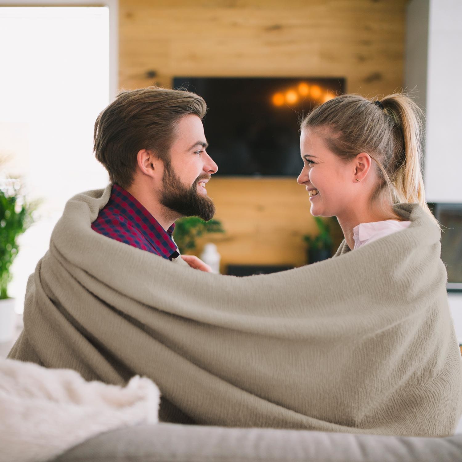 In the bedroom – Cold foam mattress K16 / 80 x 200 cm / H2 + H3 / 16 cm high + Sleezzz® Smart blanket 150 x 200 cm