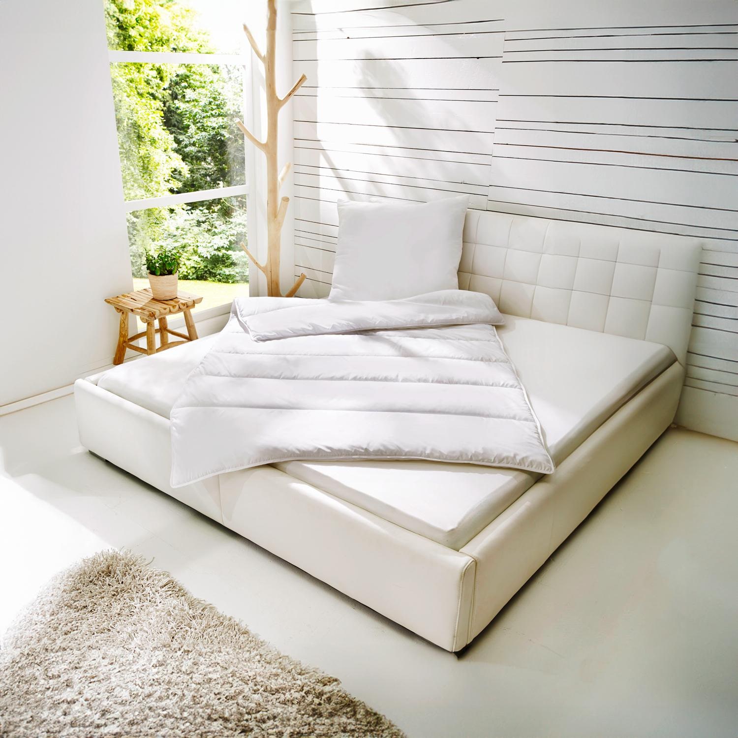 4 x 155 x 220 cm microfiber all-season quilted comforter, filling weight: approx. 900 g, extra light