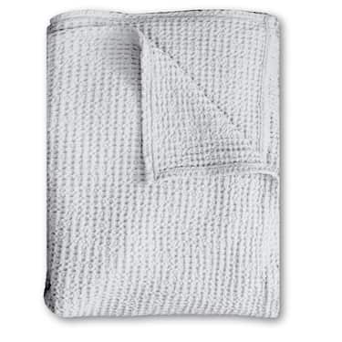 Přehoz na postel z lehkého polybavlněného materiálu waffle piqué o rozměrech 140 x 200 cm ve světle šedé barvě