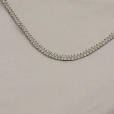 Rejsesæt bestående af: 2 x visco-knæ- og nakkerulle 40 x 15 cm + 2 x Sleezzz® Smart hygge-tæppe 150 x 200 cm