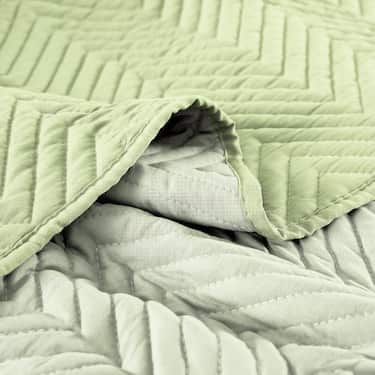 200 x 220 cm överkast tillverkat av 100% mikrofibertyg som andas