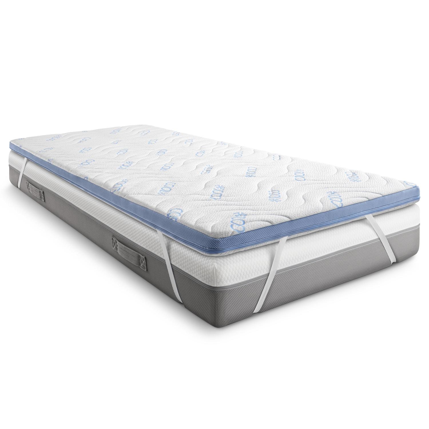En el dormitorio – CloudComfort Cool Topper 160 x 200 cm H2/H3 + Almohada de apoyo cervical Sleezzz® Cool de espuma de gel con contorno